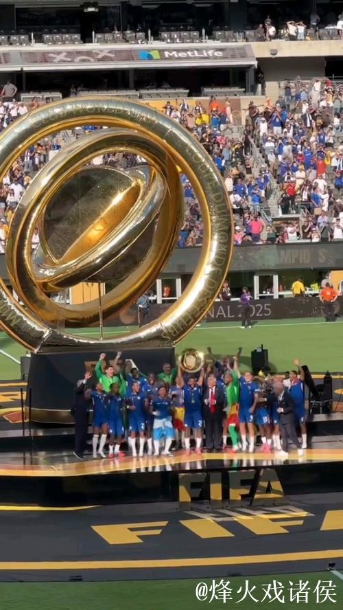 把奖杯带回家!切尔西社媒晒世俱杯奖杯搭飞机照片:一路平安 把奖杯带回家!切尔西社媒晒世俱杯奖杯搭飞机照片:一路平安