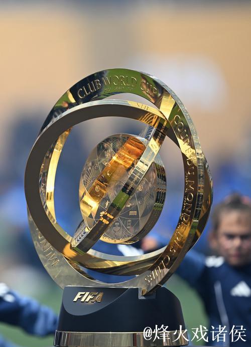 把奖杯带回家!切尔西社媒晒世俱杯奖杯搭飞机照片:一路平安 把奖杯带回家!切尔西社媒晒世俱杯奖杯搭飞机照片:一路平安