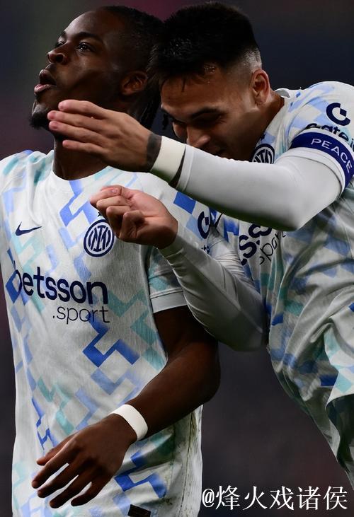 2:1!劳塔罗传射,比肩姆巴佩哈兰德,国米反超2大对手,登顶意甲 2:1!劳塔罗传射,比肩姆巴佩哈兰德,国米反超2大对手,登顶意甲