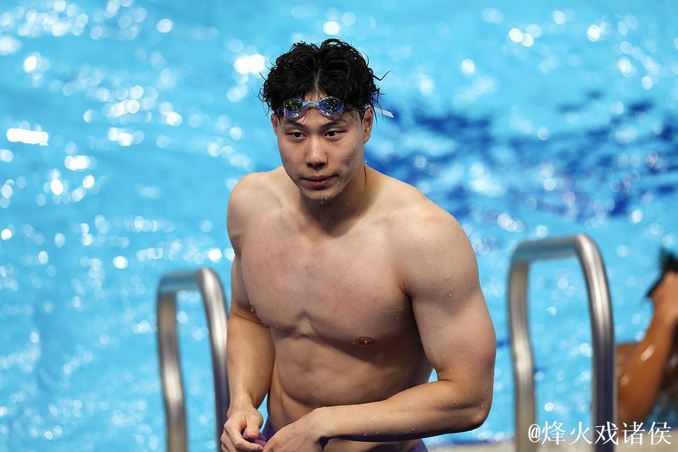 游泳世锦赛：覃海洋勇夺男子50米蛙泳季军